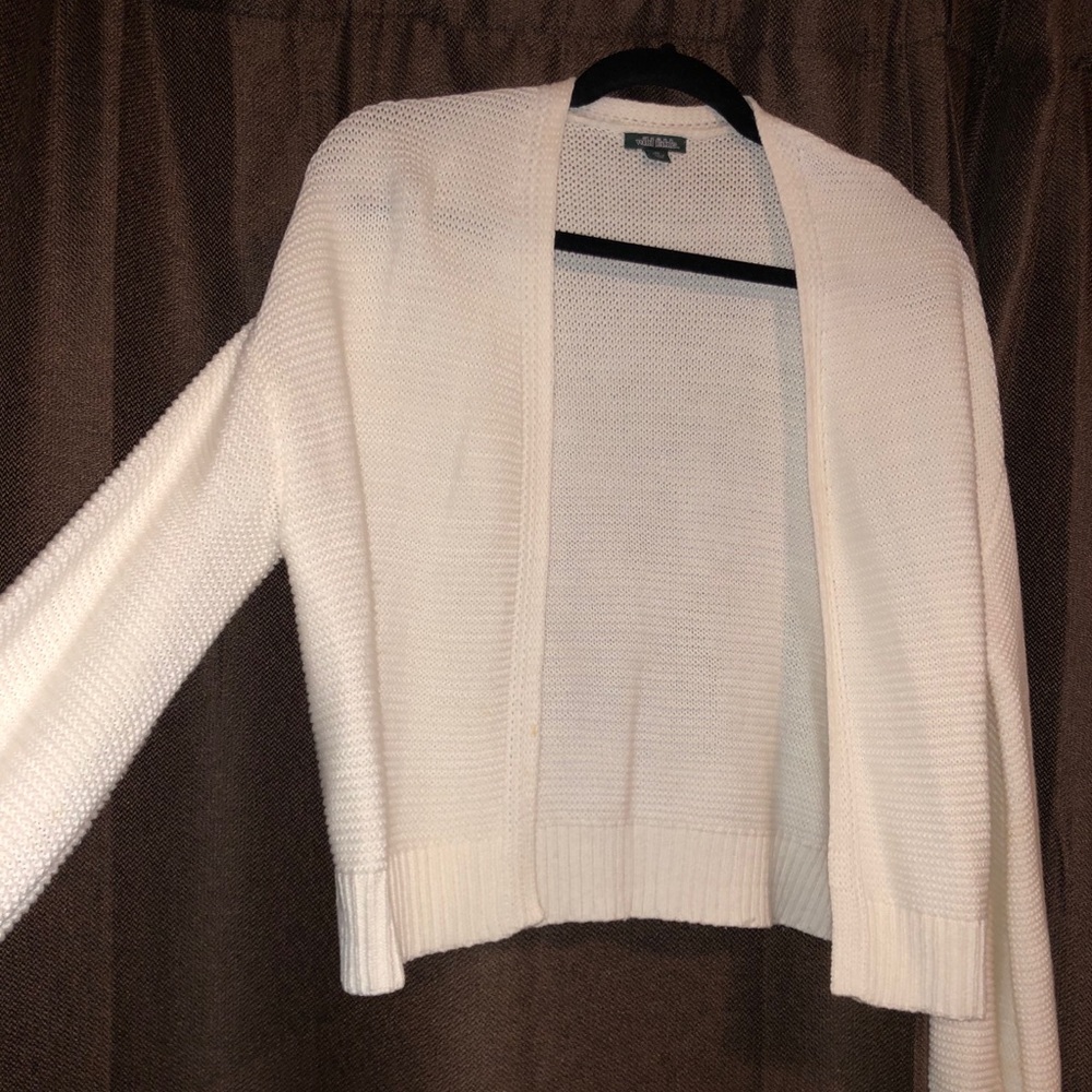 WHITE SWEATER CARDIGAN